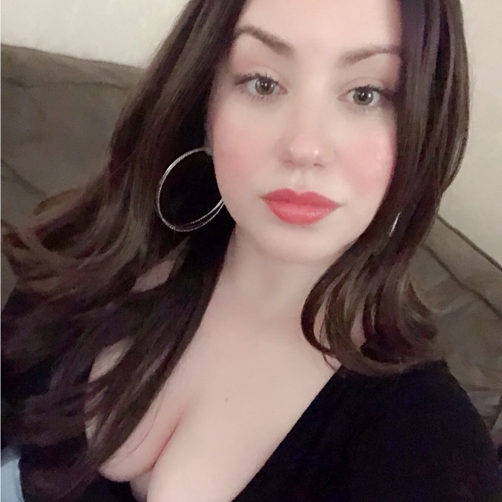 Meet your Posher, Taina